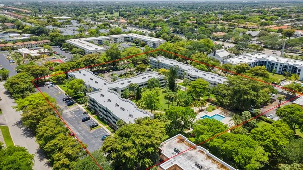 $2,000 | 6075 North Sabal Palm Boulevard, Unit 301, Tamarac, FL 33319