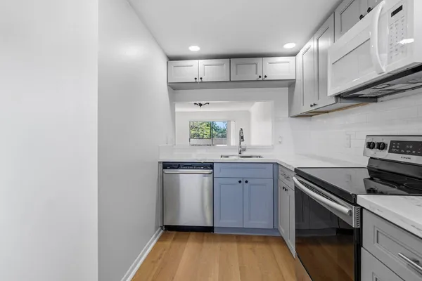 $2,000 | 6075 North Sabal Palm Boulevard, Unit 301, Tamarac, FL 33319