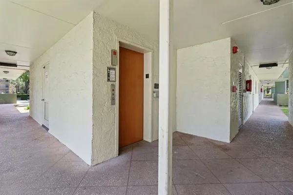 $2,000 | 6075 North Sabal Palm Boulevard, Unit 301, Tamarac, FL 33319