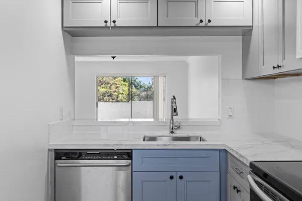 $2,000 | 6075 North Sabal Palm Boulevard, Unit 301, Tamarac, FL 33319