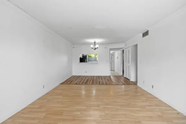 $2,000 | 6075 North Sabal Palm Boulevard, Unit 301, Tamarac, FL 33319