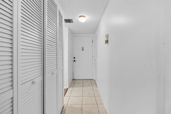 $2,000 | 6075 North Sabal Palm Boulevard, Unit 301, Tamarac, FL 33319