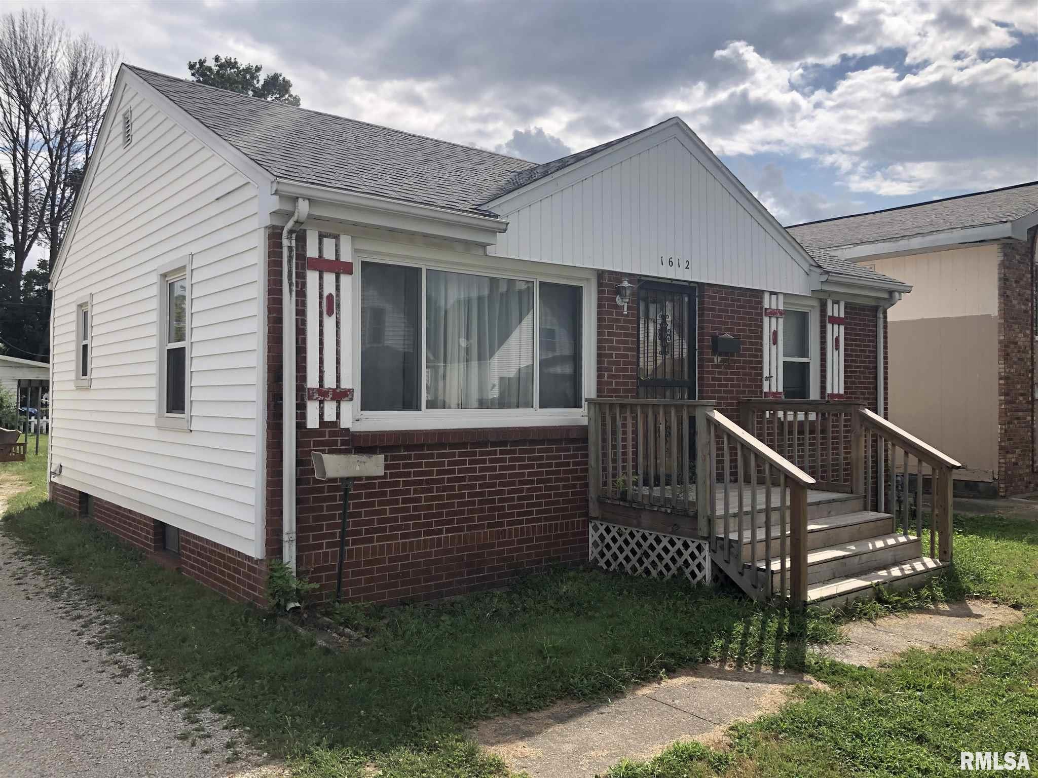 1612 East Keys Avenue Springfield, IL 62702 - Photo 1 of 28