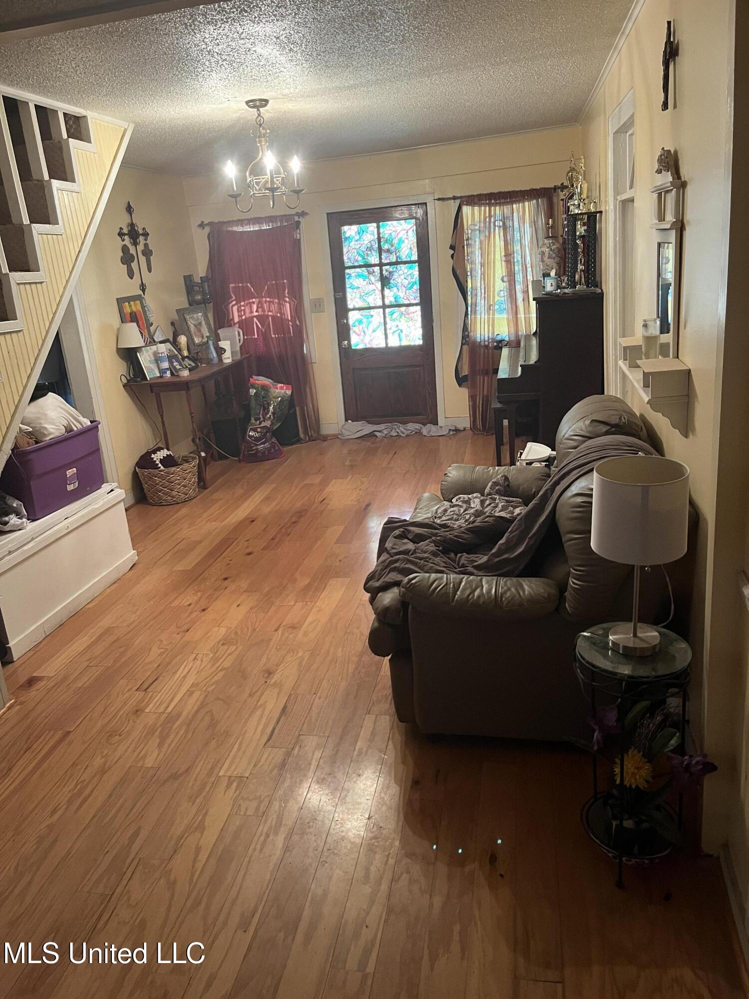 1056 Fairchilds Road Raymond, MS 39154 - Photo 7 of 13 SittingArea-1st Floor-Fairchilds