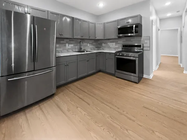 $3,250 | 12 East 49th Street, Unit 2, Bayonne, NJ 07002