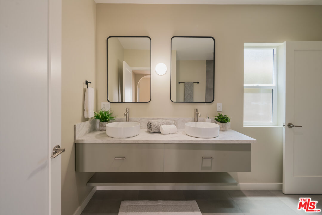 1826 West 78th Street Los Angeles, CA 90047 - Photo 40 of 57 Gallery Image 40