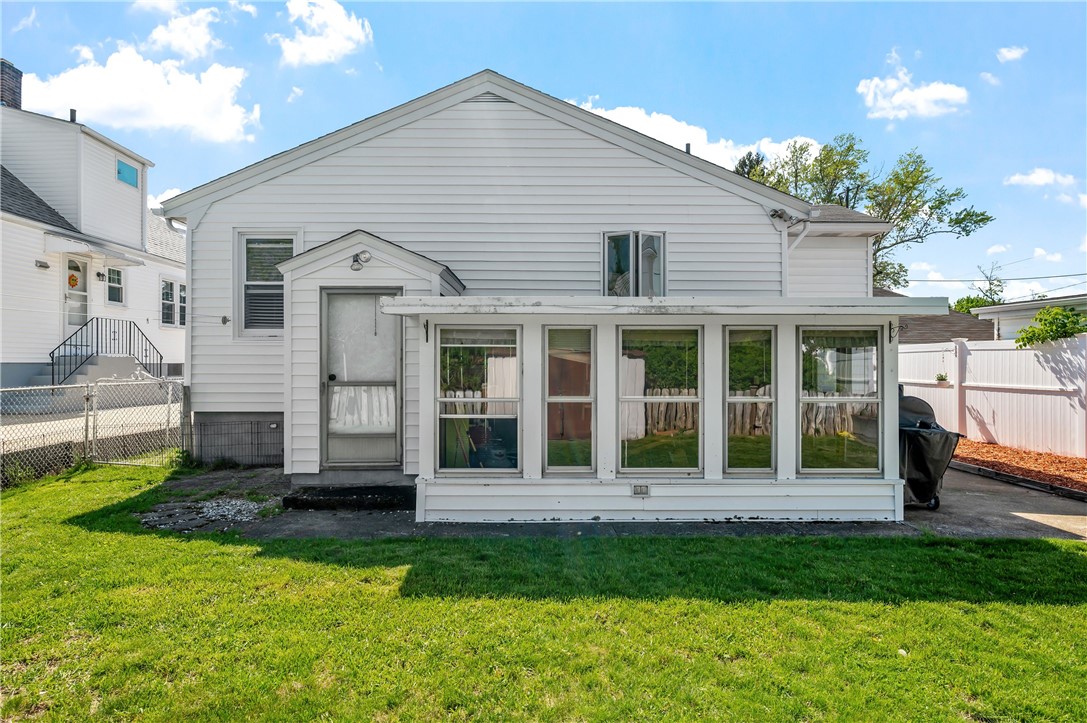 26 Cranston Street Woonsocket, RI 02895 - Photo 4 of 22