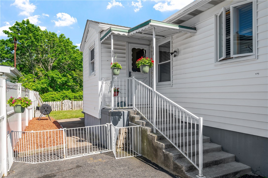 26 Cranston Street Woonsocket, RI 02895 - Photo 6 of 22