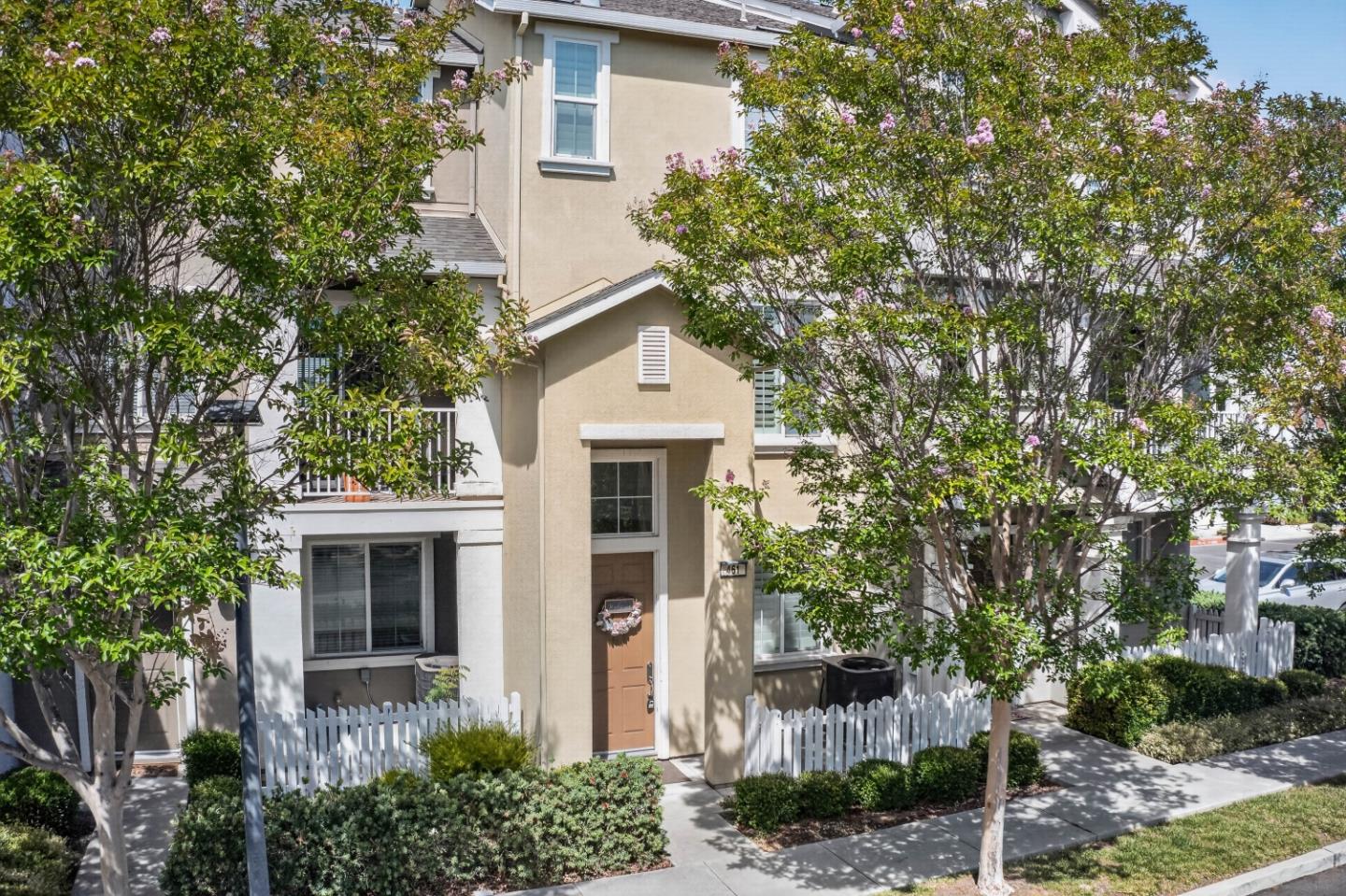 461 Bedford Loop Mountain View, CA 94043 - Photo 9 of 41