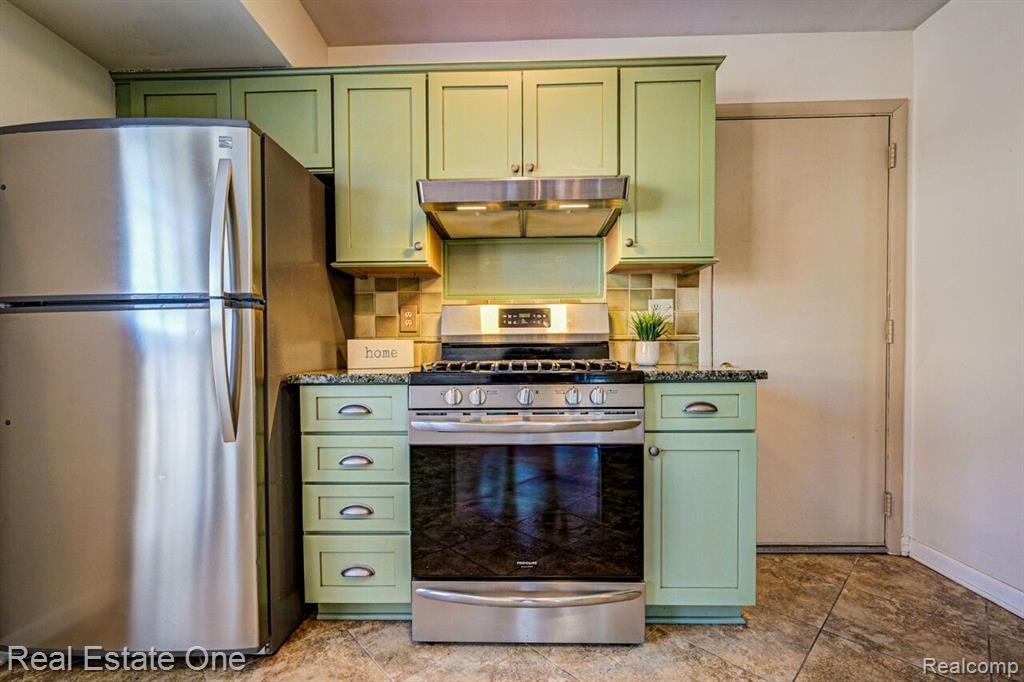 1406 Crescent Lane Rochester Hills, MI 48306 - Photo 18 of 49