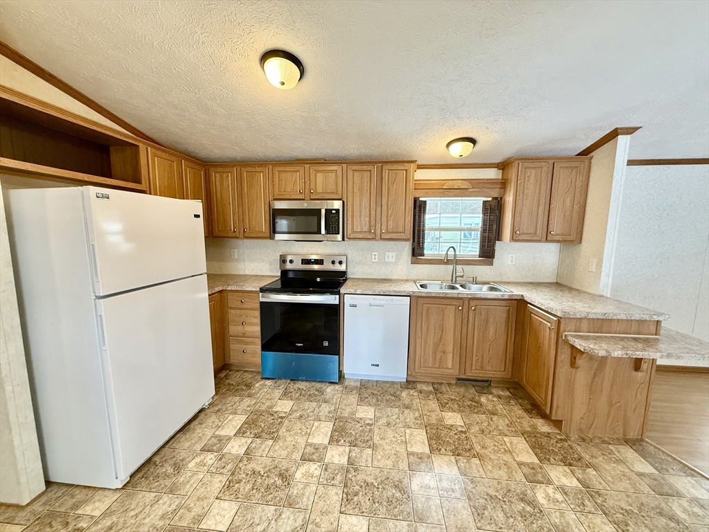 60 Quaboag Valley Ware, MA 01082 - Photo 7 of 25