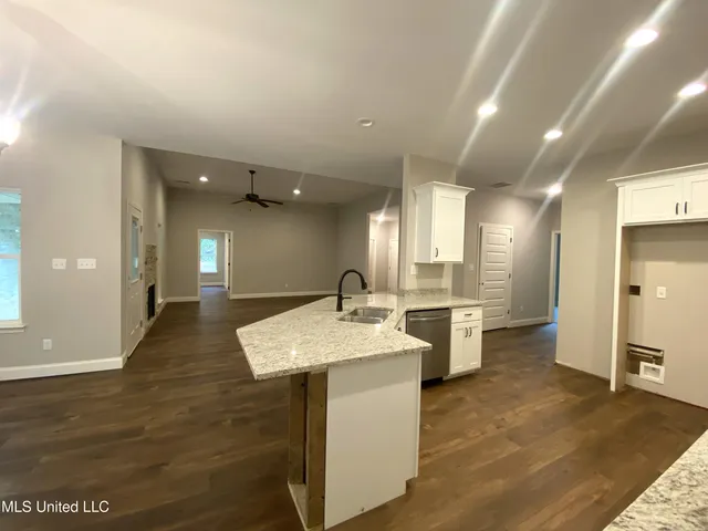 $299,992 | 1930 Smart Road, Como, MS 38619