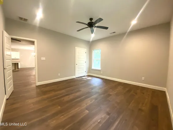 $299,992 | 1930 Smart Road, Como, MS 38619