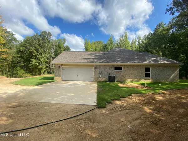 $299,992 | 1930 Smart Road, Como, MS 38619