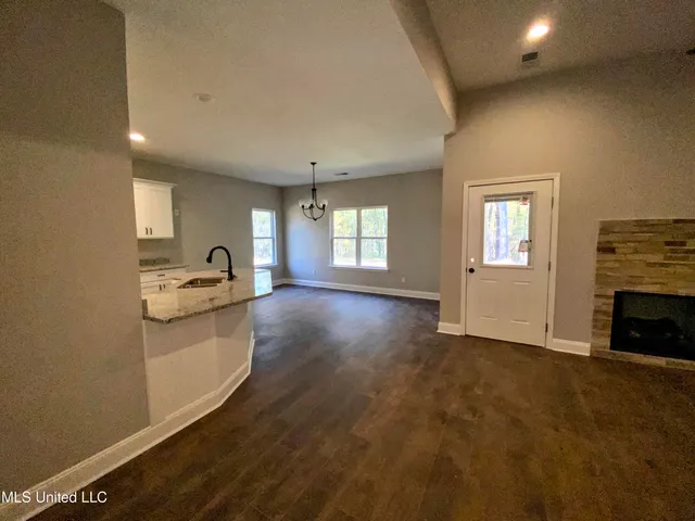 $299,992 | 1930 Smart Road, Como, MS 38619