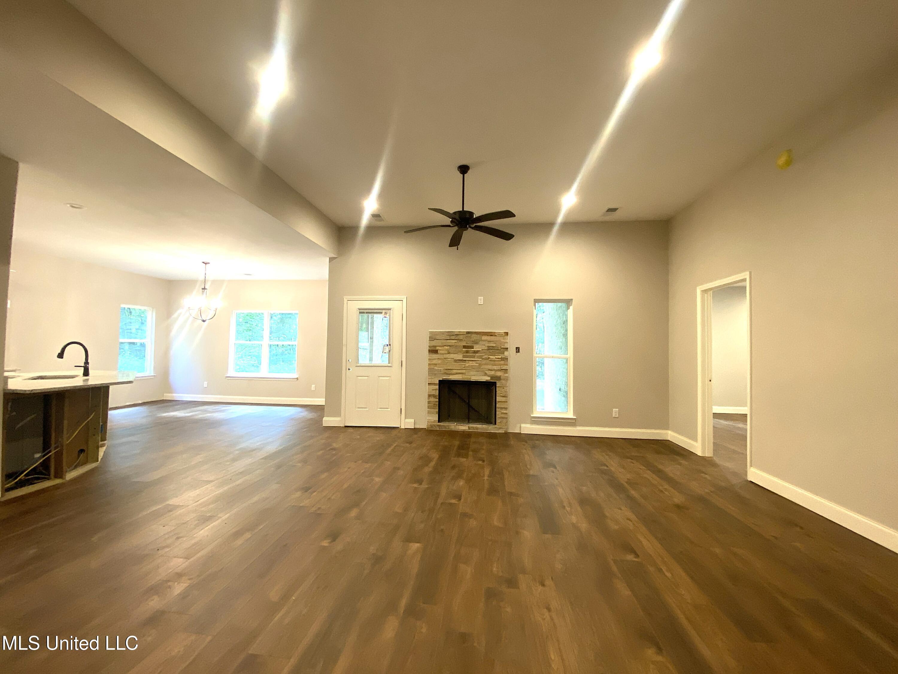 1930 Smart Road Como, MS 38619 - Photo 4 of 29 Great room