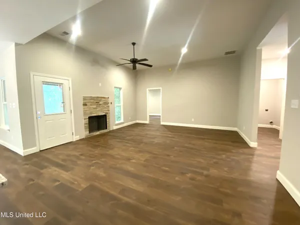 $299,992 | 1930 Smart Road, Como, MS 38619