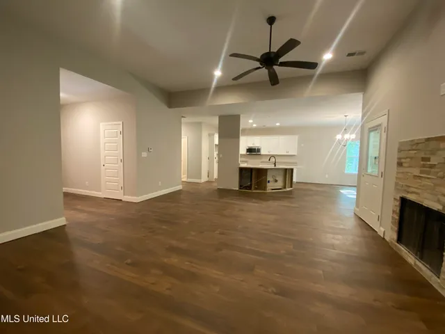 $299,992 | 1930 Smart Road, Como, MS 38619