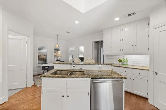 $1,075,000 | 5242 Merrimac Avenue, Dallas, TX 75206