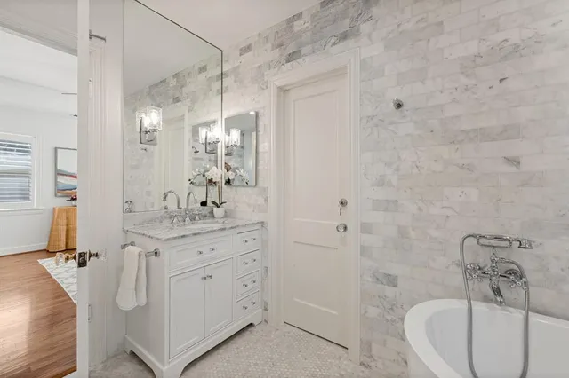 $1,075,000 | 5242 Merrimac Avenue, Dallas, TX 75206