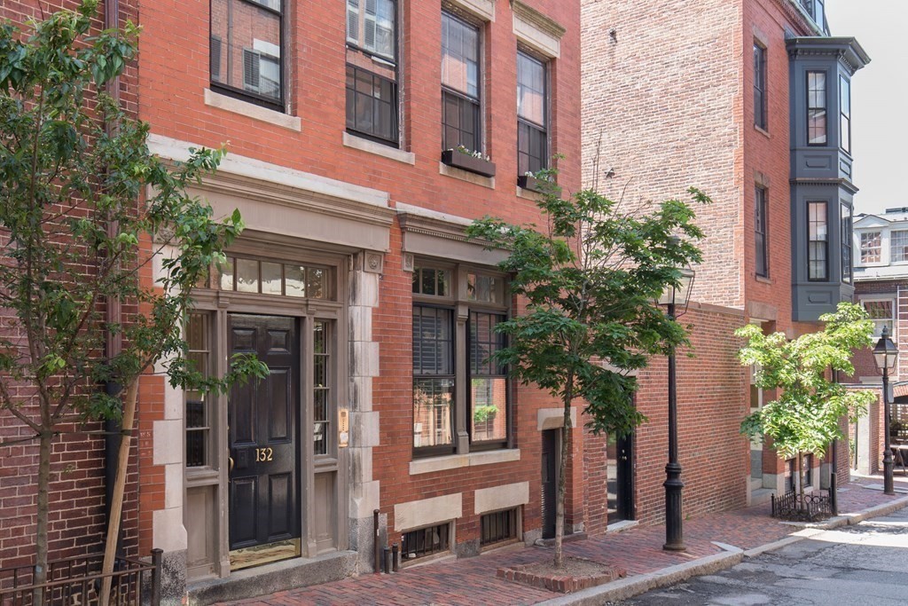 132 Myrtle Street, Unit 1 Boston, MA 02114 - Photo 24 of 25