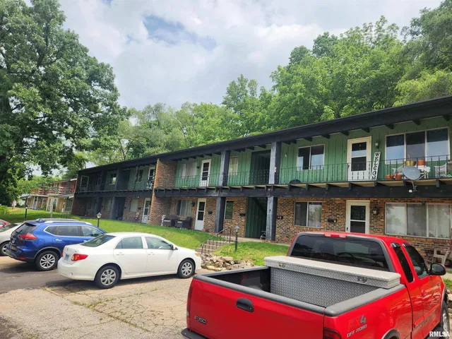 $674,900 | 740 East Shore Drive, Unit 8, Pekin, IL 61554