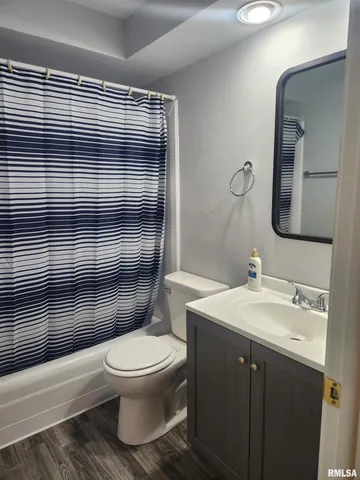 $674,900 | 740 East Shore Drive, Unit 8, Pekin, IL 61554