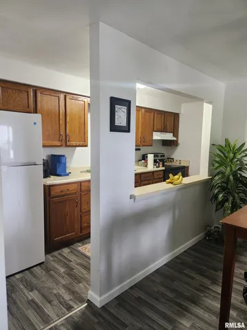 $674,900 | 740 East Shore Drive, Unit 8, Pekin, IL 61554