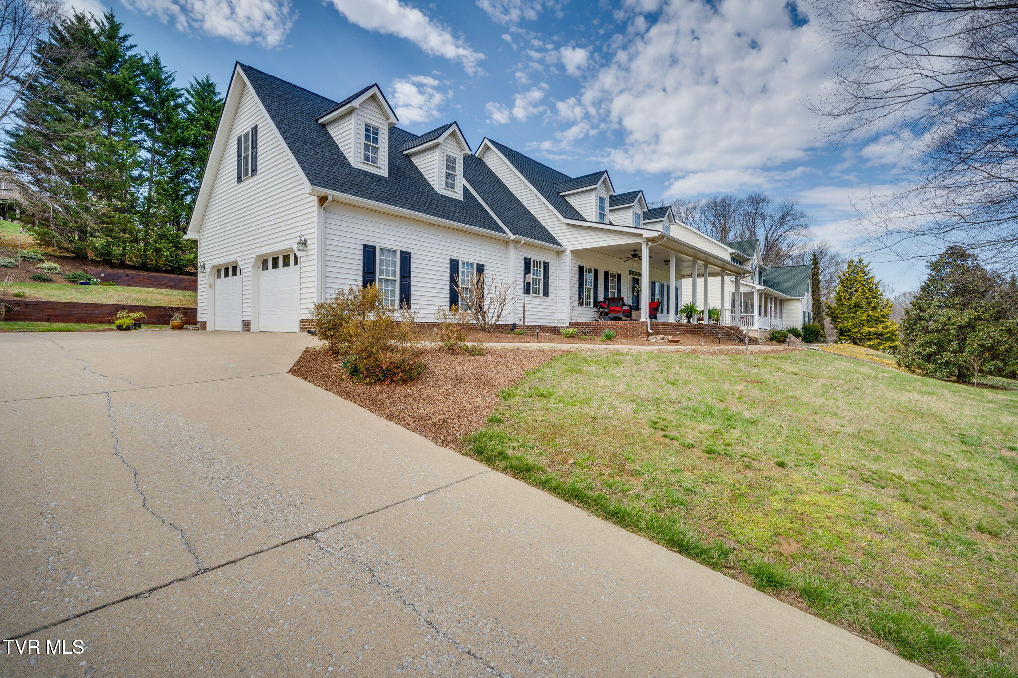 1423 Walnut Grove Road Jonesborough, TN 37659 - Photo 3 of 53 002