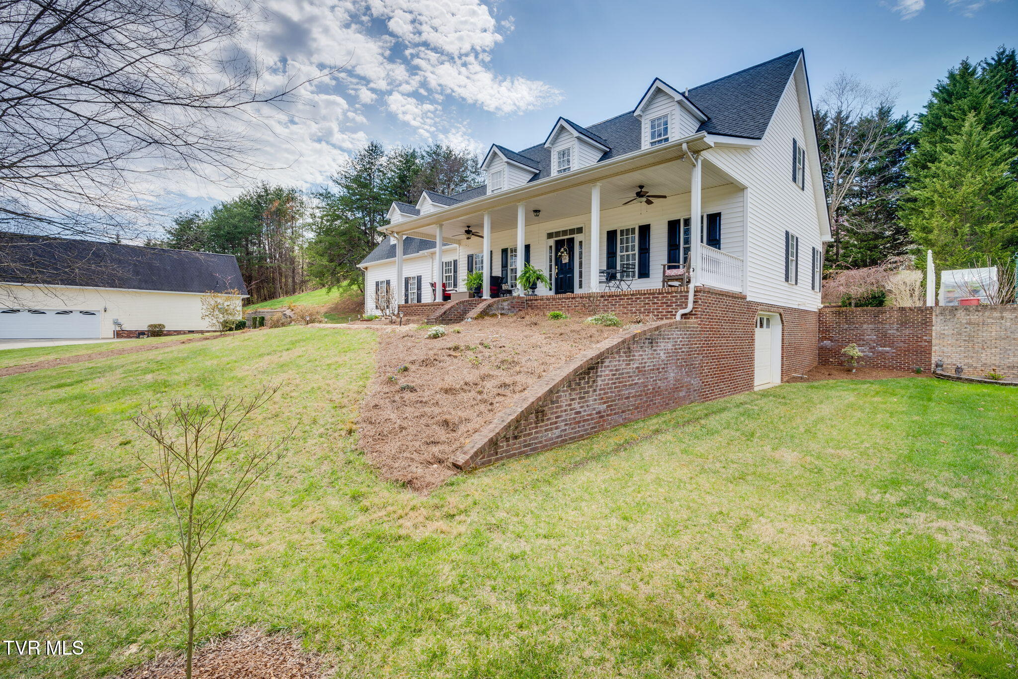 1423 Walnut Grove Road Jonesborough, TN 37659 - Photo 4 of 53 003