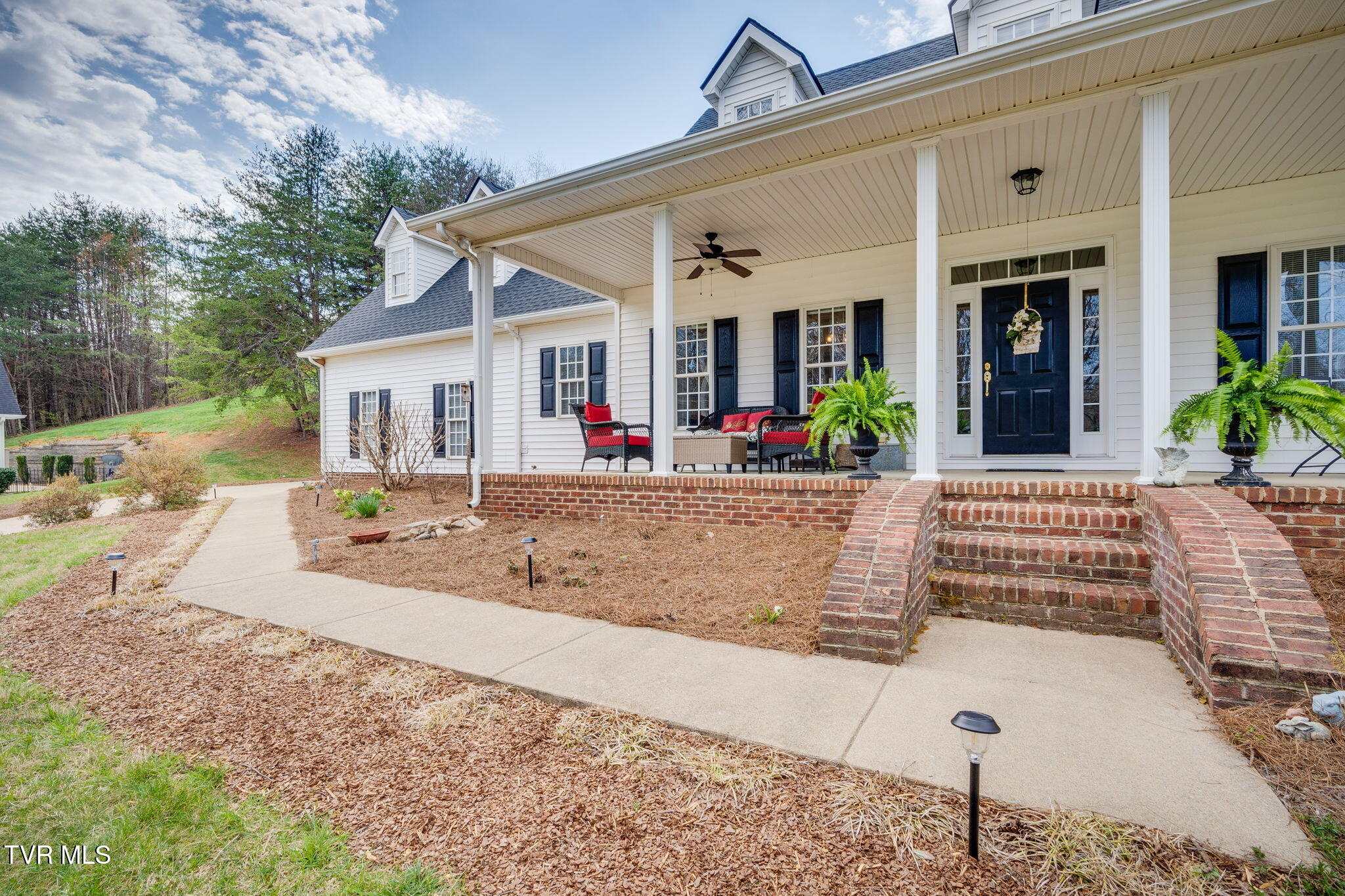 1423 Walnut Grove Road Jonesborough, TN 37659 - Photo 5 of 53 004