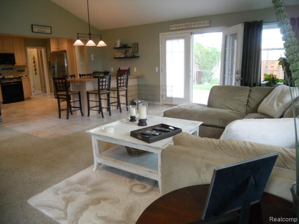 1637 Hawthorne Road Grosse Pointe, MI 48236 - Photo 11 of 19 DSCN1240.jpg