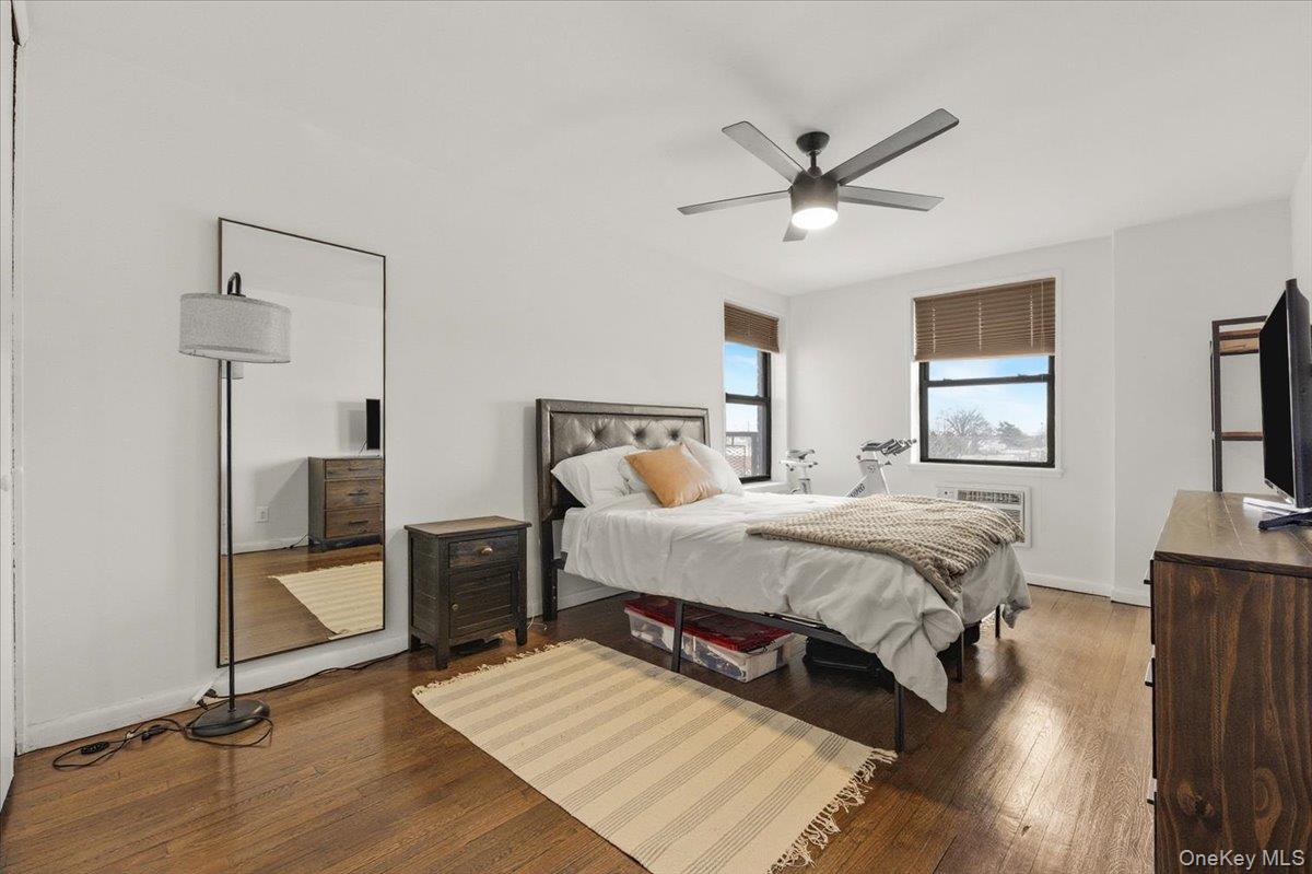 6 Birchwood Court, Unit 5B Mineola, NY 11501 - Photo 9 of 13 a bedroom with a bed and window