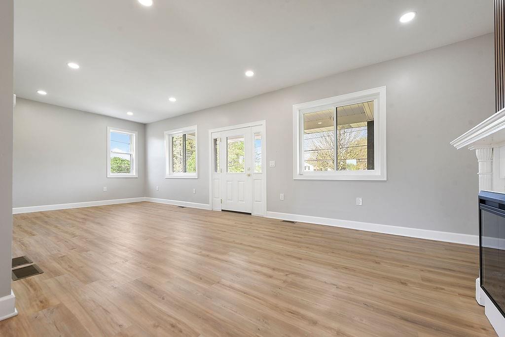 1076 Chapel Road Monaca, PA 15061 - Photo 8 of 35