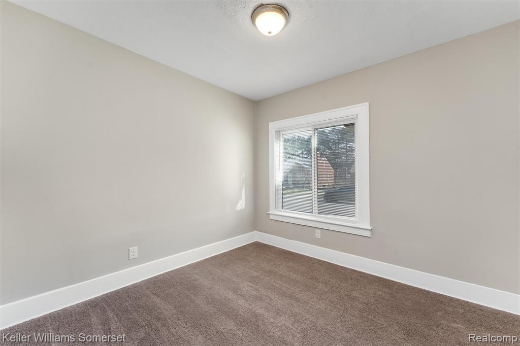 22065 Linwood Eastpointe, MI 48021 - Photo 9 of 27