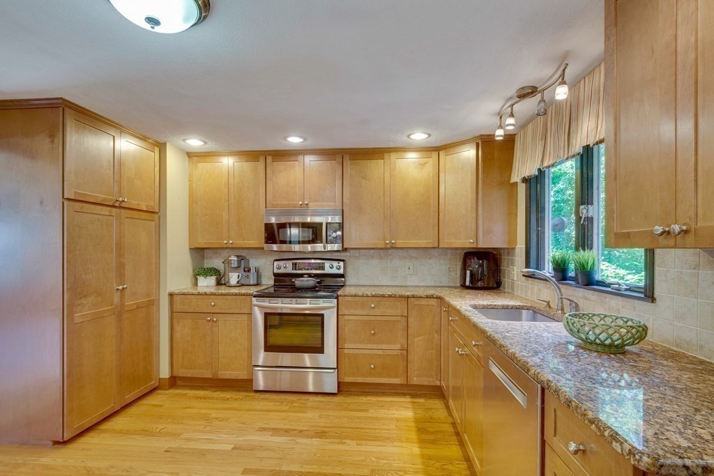 1 Oakland Road North Reading, MA 01864 - Photo 9 of 26 Gallery Image 9