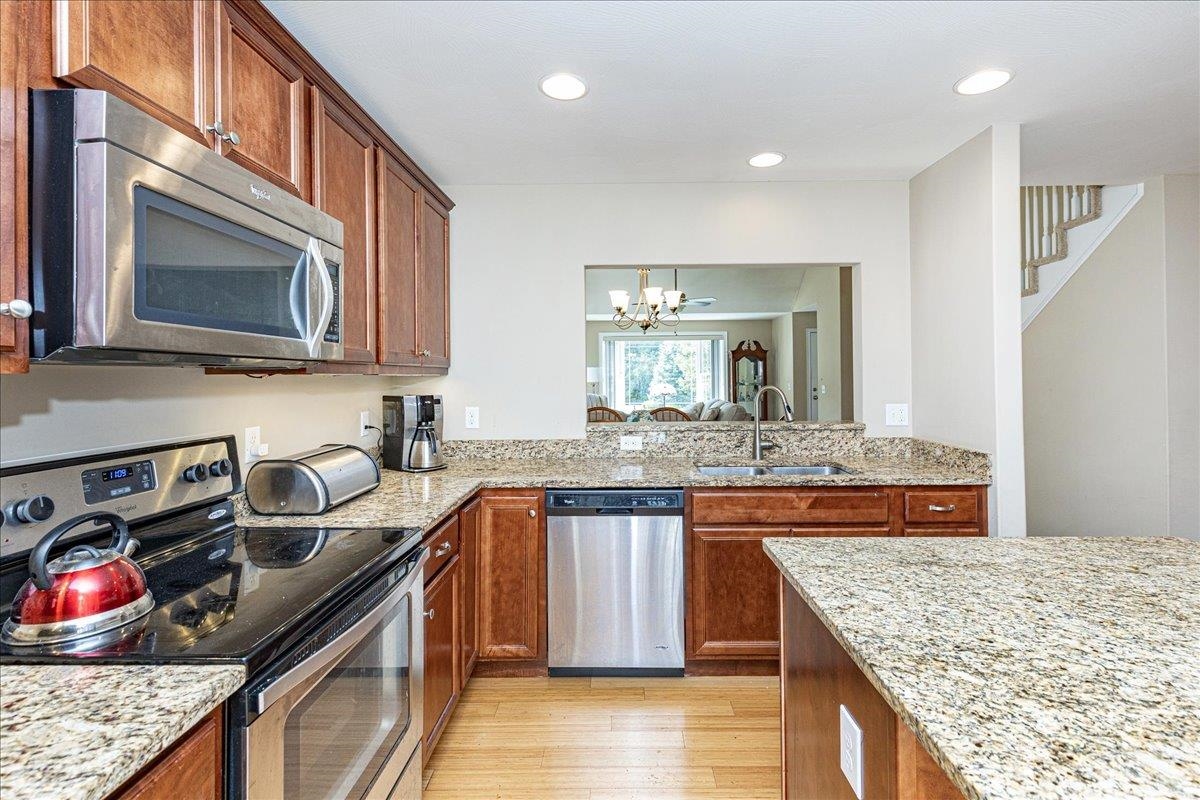 62 Veterans Way Hampstead, NH 03841 - Photo 6 of 43