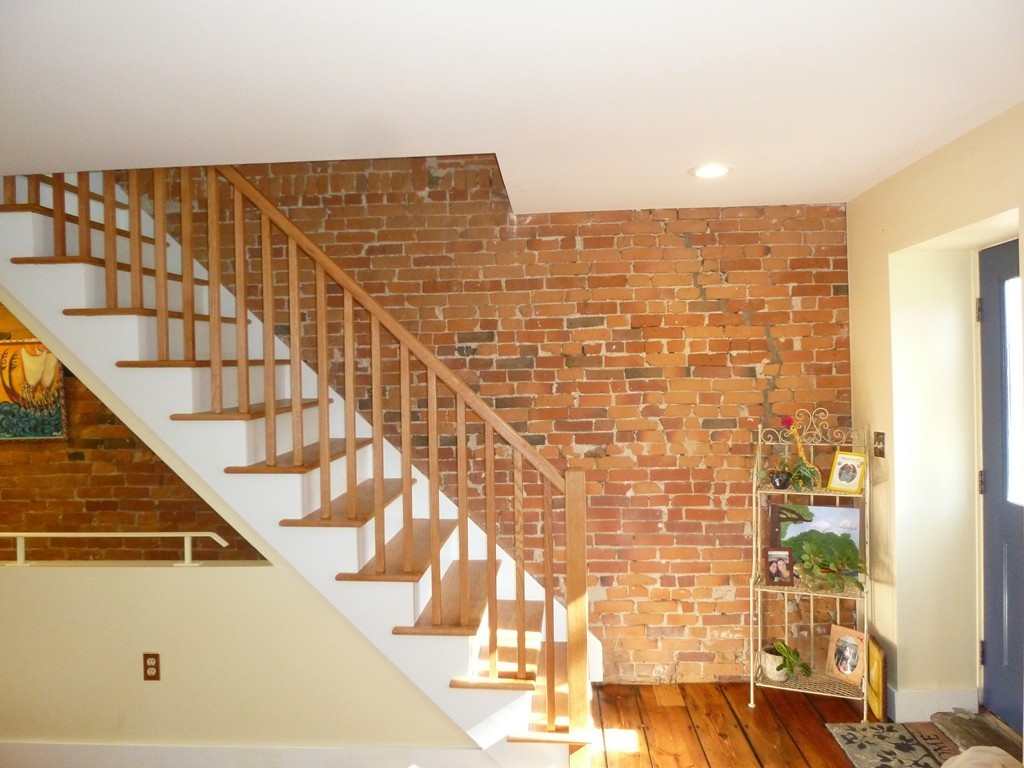 327 Riverside Drive Northampton, MA 01062 - Photo 3 of 24
