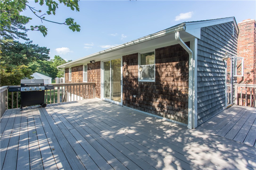 393 Mautucket Road South Kingstown, RI 02879 - Photo 9 of 37 Gallery Image 9