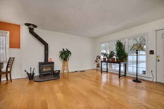 $315,000 | 289 Hatfield Street, Northampton, MA 01060