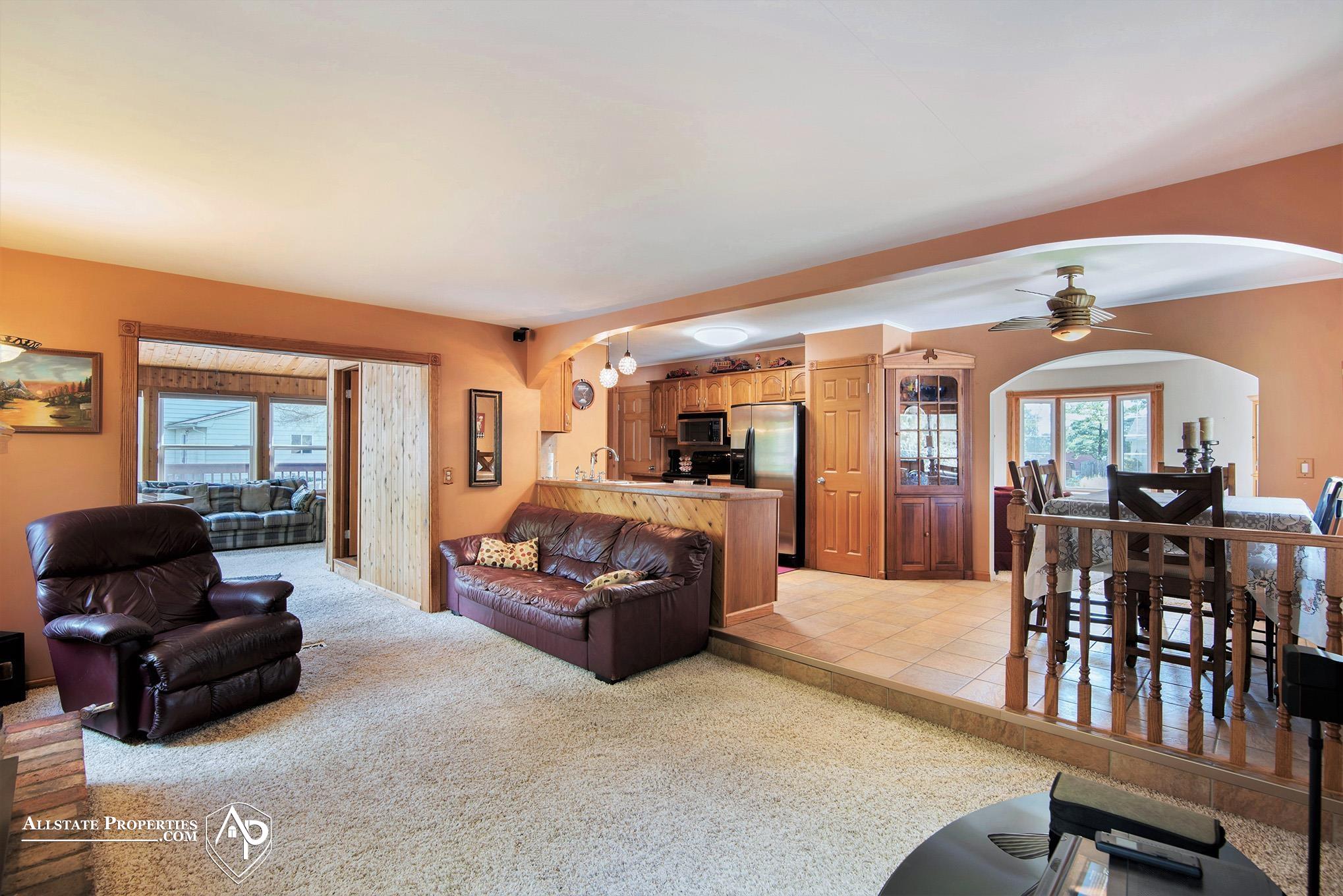 1031 Stonehenge Road Flint, MI 48532 - Photo 13 of 34 50088338-12.JPG
