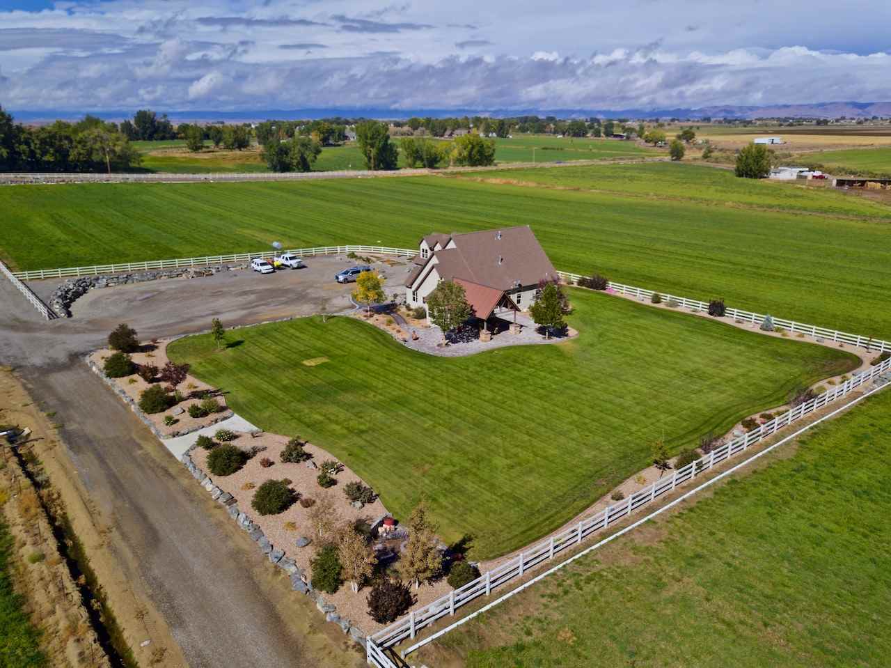 1516 13 Road Loma, CO 81524 - Photo 5 of 32 a view of a golf course with a garden