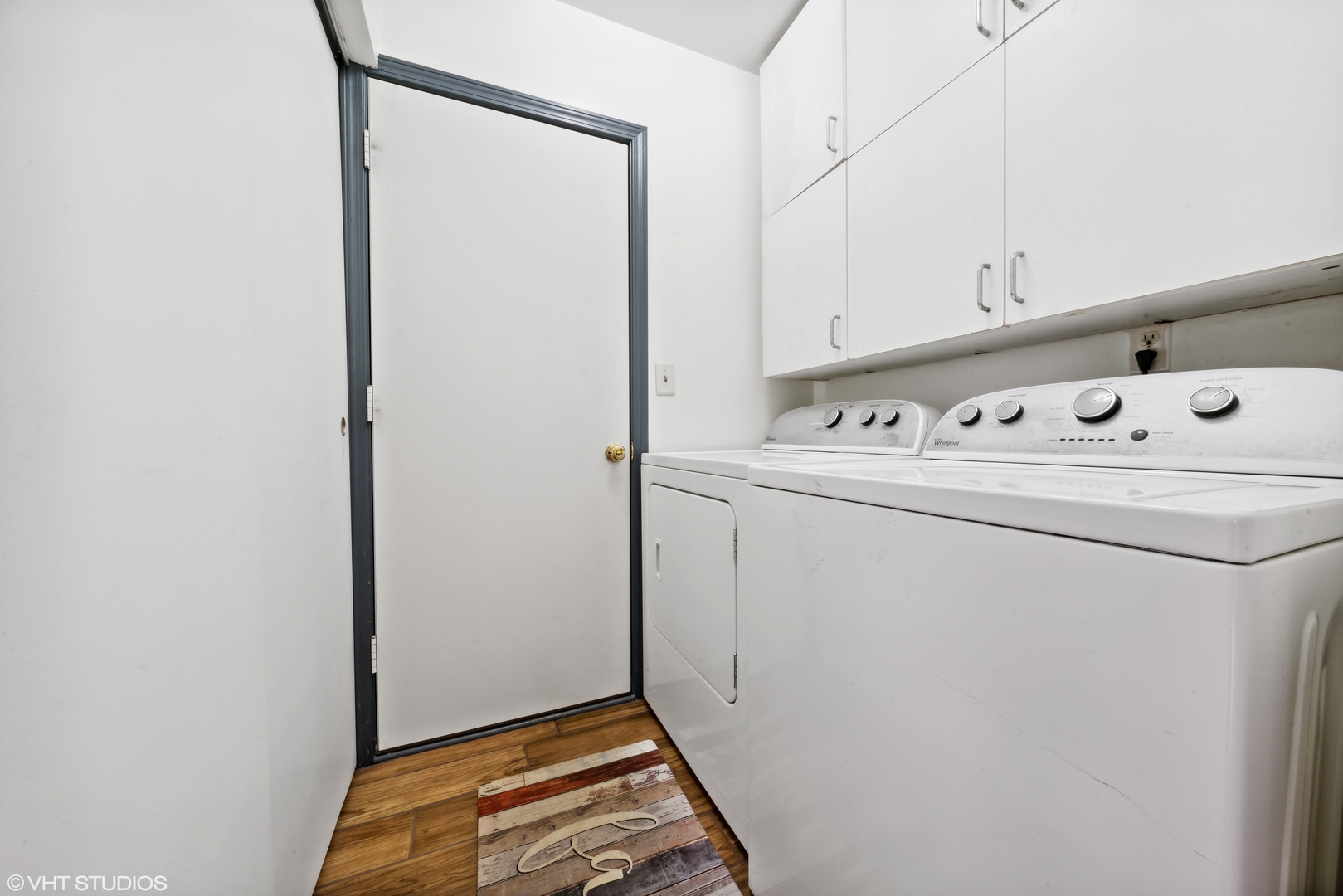 171 Seabury Road Bolingbrook, IL 60440 - Photo 11 of 13 a utility room with dryer and washer