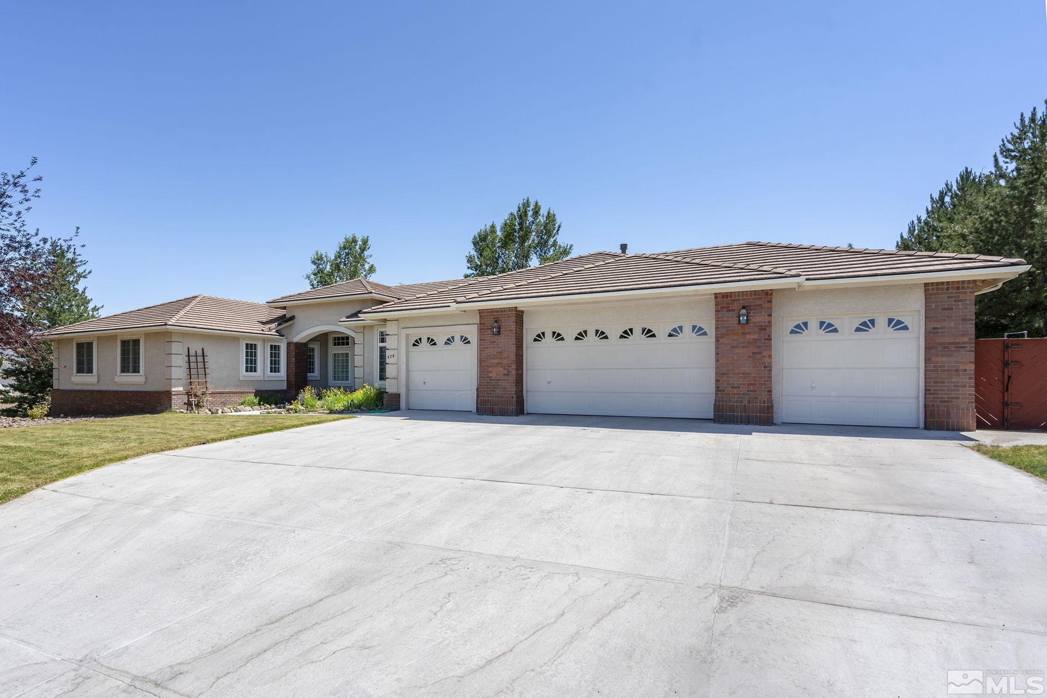 820 Flanders Road Reno, NV 89511 - Photo 2 of 40 a front view of a building with a garden