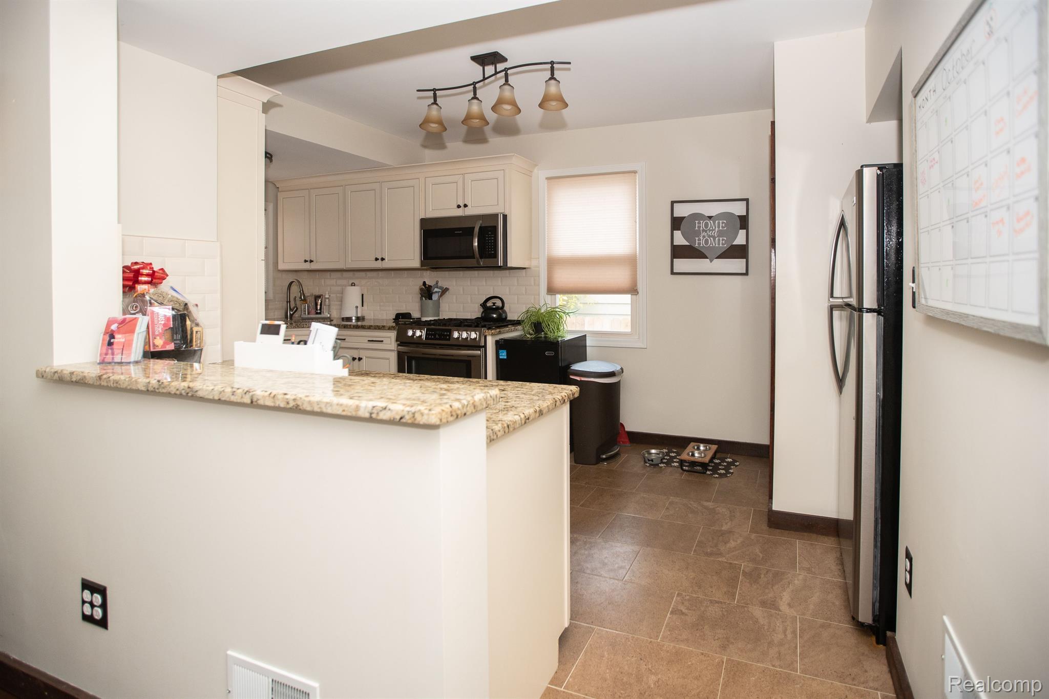 8385 Harding Street Center Line, MI 48015 - Photo 7 of 17 Gallery Image 7