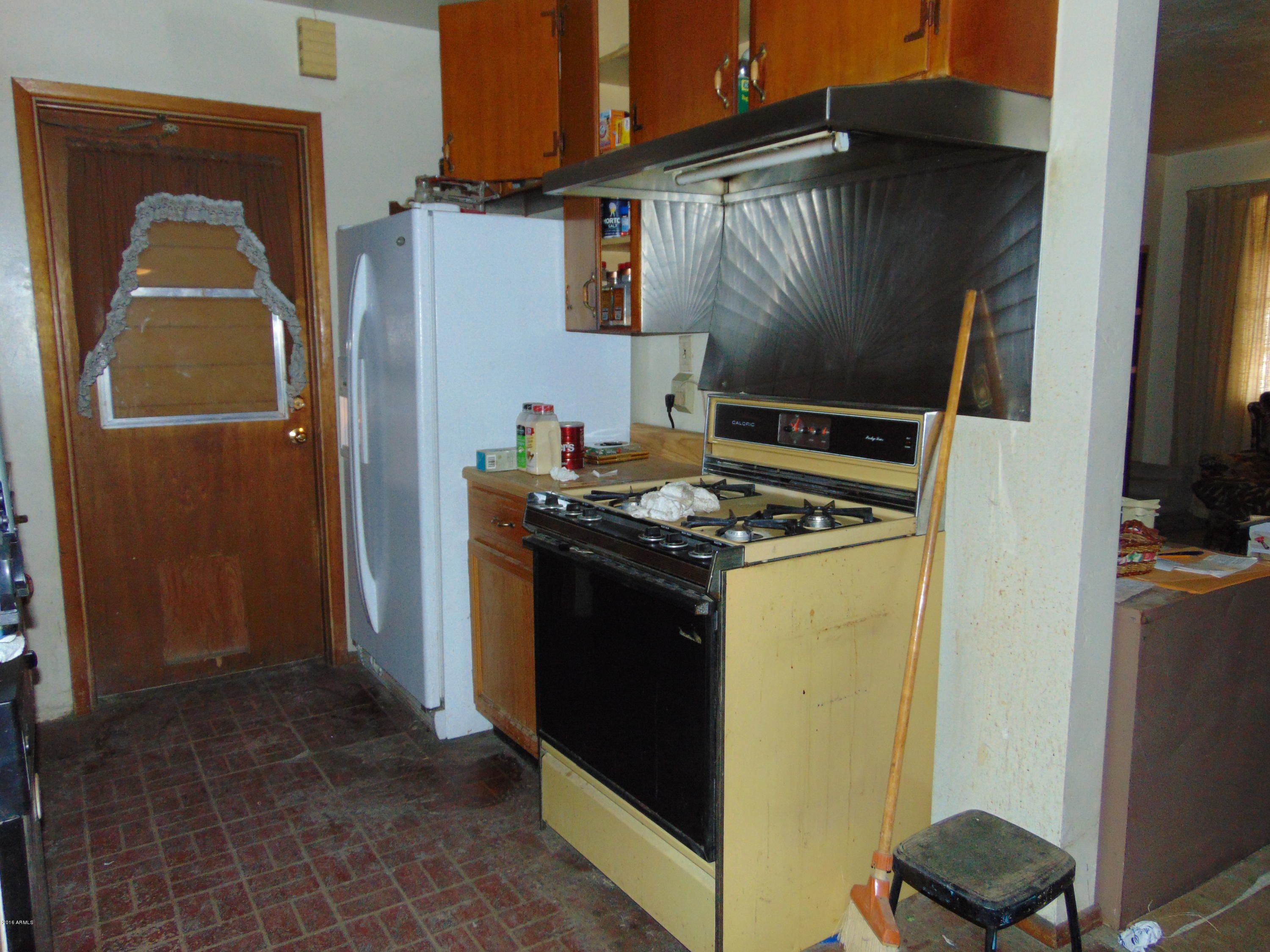 4502 West Osborn Road Phoenix, AZ 85031 - Photo 3 of 15 Kitchen