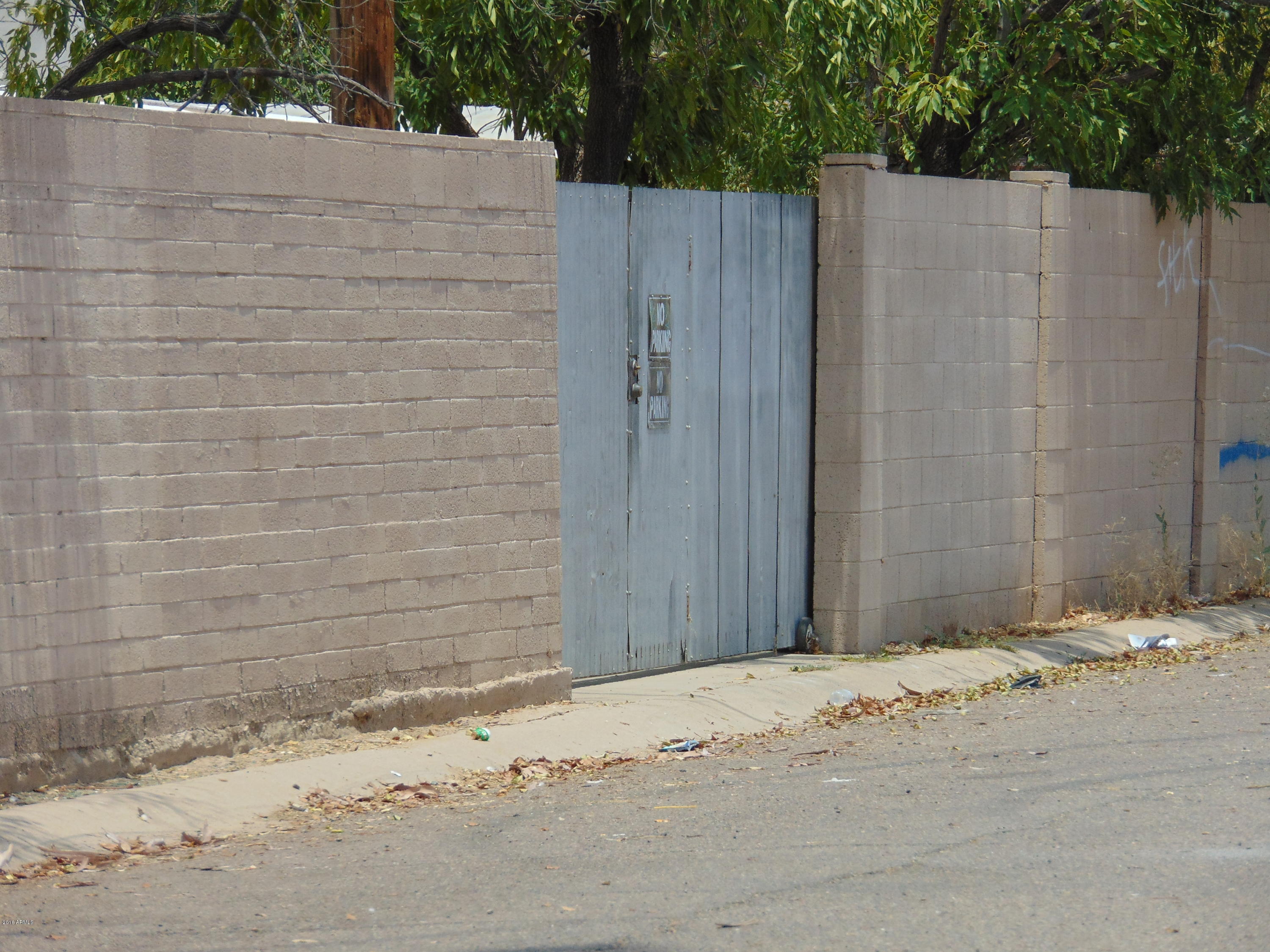 4502 West Osborn Road Phoenix, AZ 85031 - Photo 7 of 15 Side gate