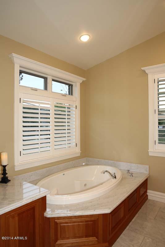 166 West Boca Raton Road Phoenix, AZ 85023 - Photo 31 of 49 Mster Bath-Jetted Tub