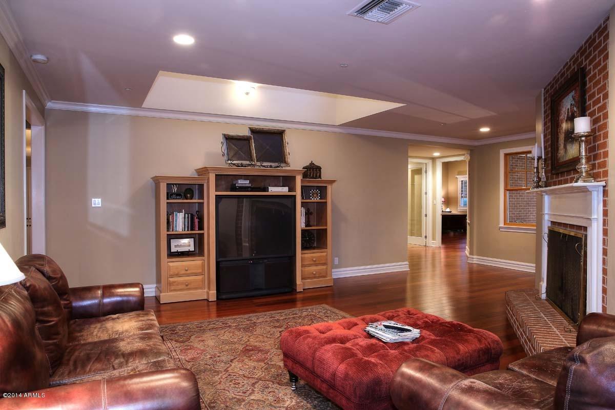 166 West Boca Raton Road Phoenix, AZ 85023 - Photo 10 of 49 Living Room