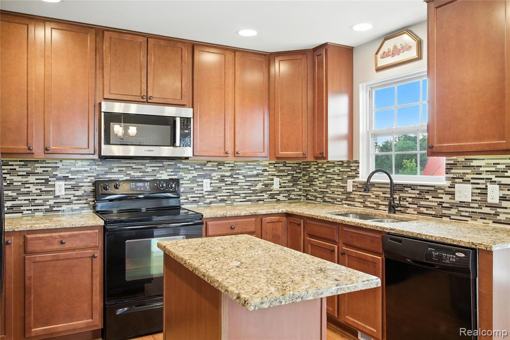 26535 Elk Run West New Hudson, MI 48165 - Photo 11 of 55 Gallery Image 11